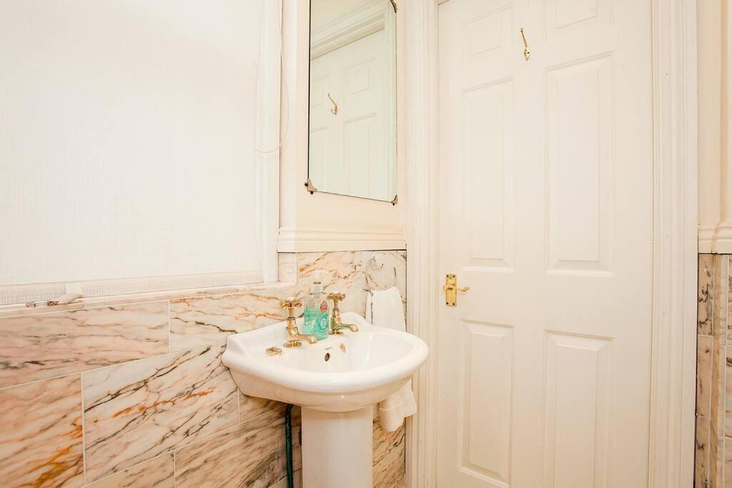 Bright 2 Bedroom Flat In Central Londen Buitenkant foto